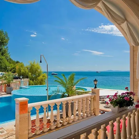 Rich Apartment *